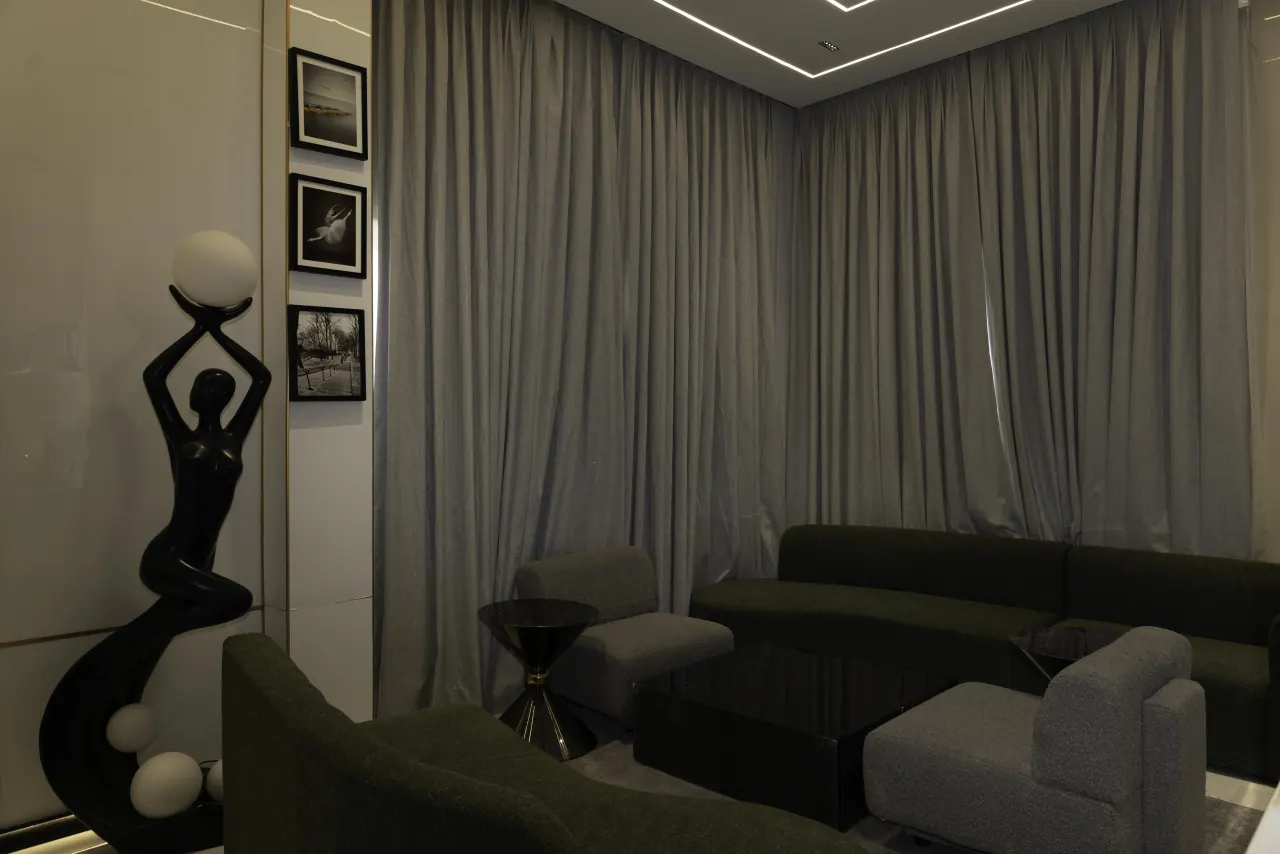 Theresa — interior details